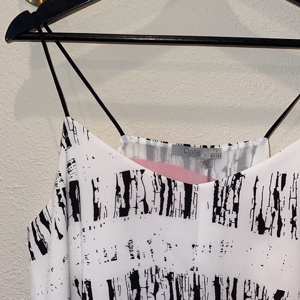 Dalia Tank Top - Picture 2 of 4